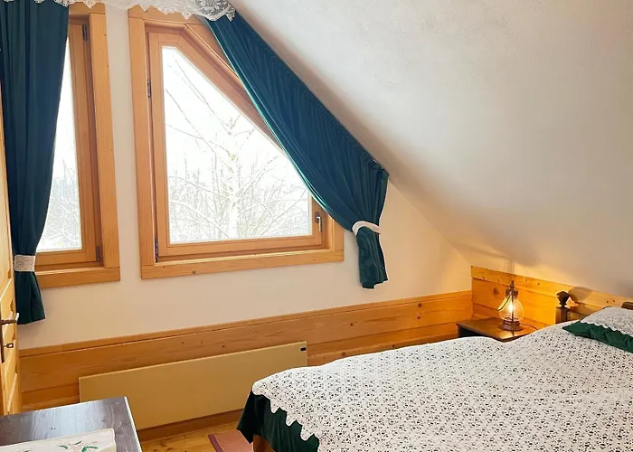 Деревянный коттедж U Golisov