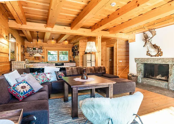 Деревянный коттедж U Golisov