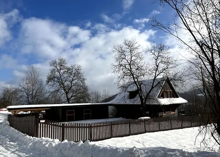 Деревянный коттедж U Golisov